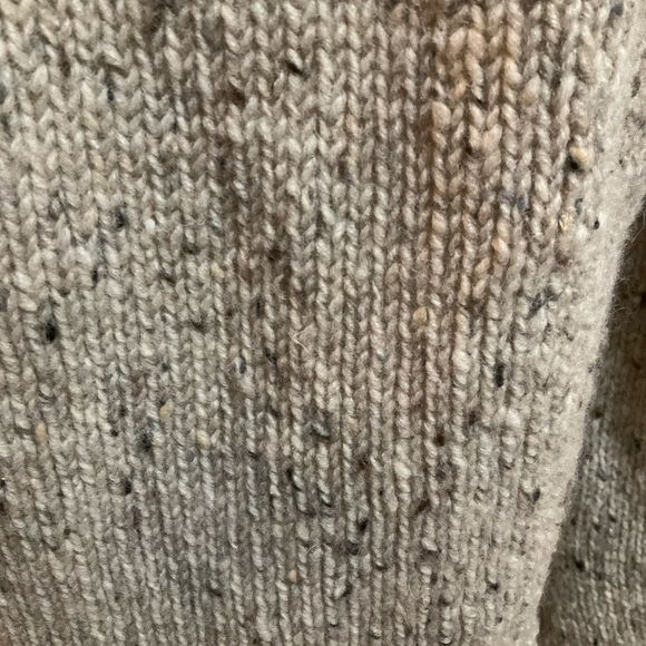 “Fisherman out of Ireland” 100% wool, made in Ireland sweater. - Picture 5 of 11